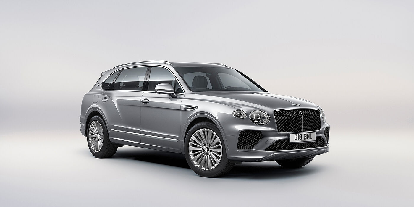 Bentley Essex (Chelmsford) Bentley Bentayga Extended Wheelbase luxury SUV front three quarter view in Moonbeam paint with 21 inch five spoke painted wheels