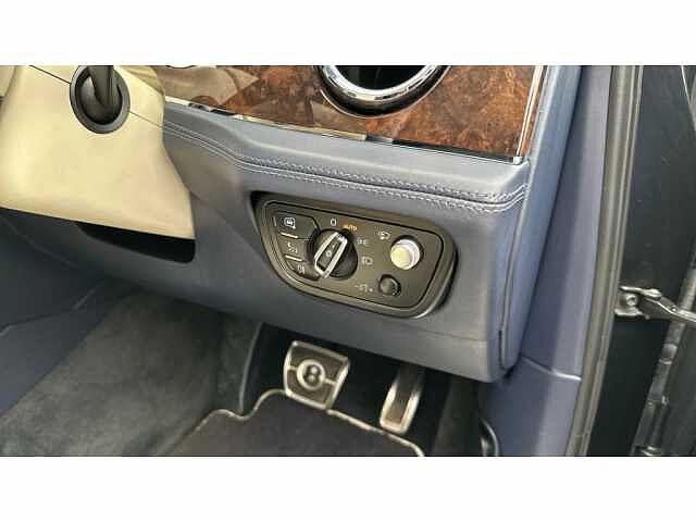 20:Bentley Bentayga First Edition V8, SUV, Dark Sapphire, Bentley Essex (Chelmsford)