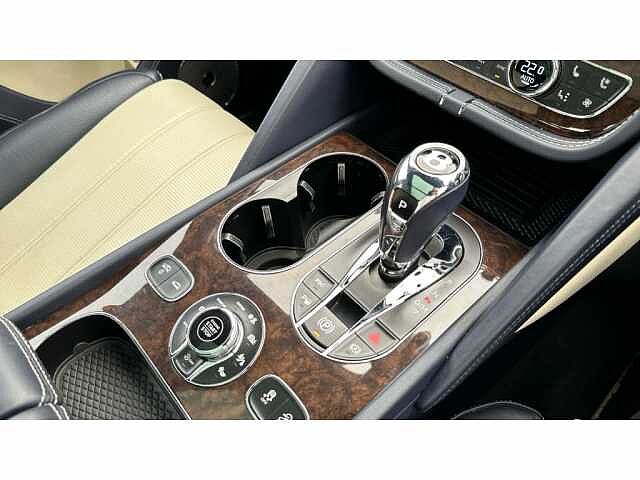 25:Bentley Bentayga First Edition V8, SUV, Dark Sapphire, Bentley Essex (Chelmsford)