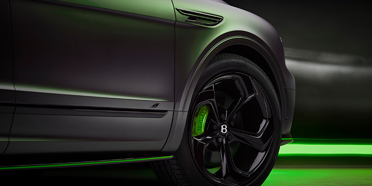 Bentley Essex (Chelmsford) Bentley Bentayga S Black Edition SUV exterior wheel detail with Cyber Green brakes with Anthracite Satin paint